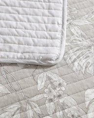 Beach & Home Quilts & Blankets | Tommy Bahama Jungle Toile Reversible 3-Piece Full/Queen Quilt Set Beige