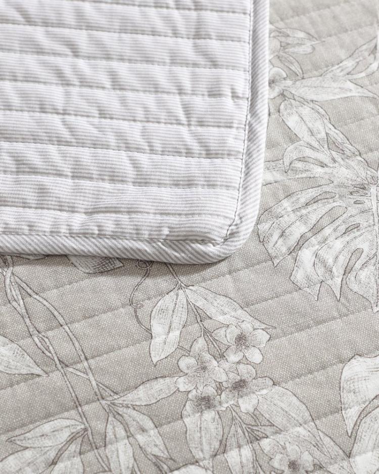 Beach & Home Quilts & Blankets | Tommy Bahama Jungle Toile Reversible 3-Piece King Quilt Set Beige