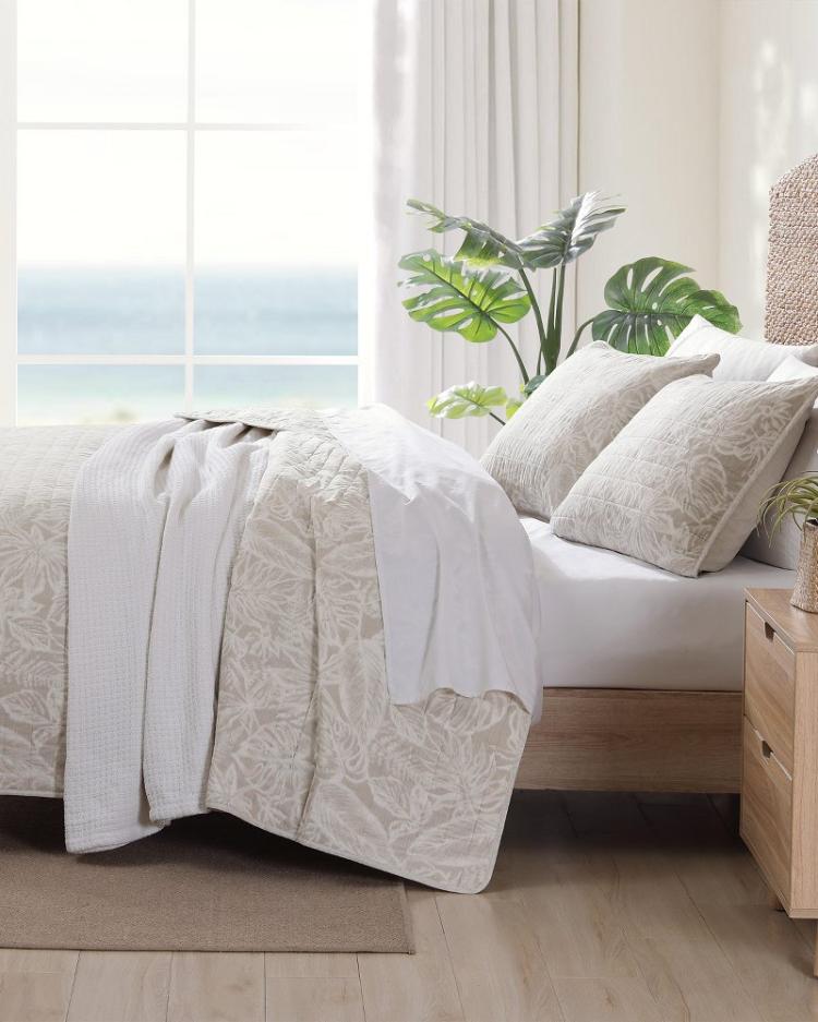 Beach & Home Quilts & Blankets | Tommy Bahama Ocean Deep Reversible 2-Piece Twin Quilt Set Beige