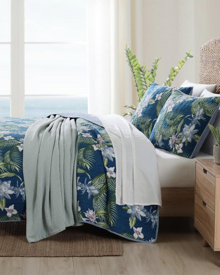 Beach & Home Quilts & Blankets | Tommy Bahama Southern Breeze 3-Piece Full/Queen Quilt Set Blue