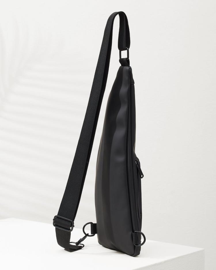 Men/Beach & Home Luggage & Travel | Tommy Bahama Hudson Black Sling Bag Black