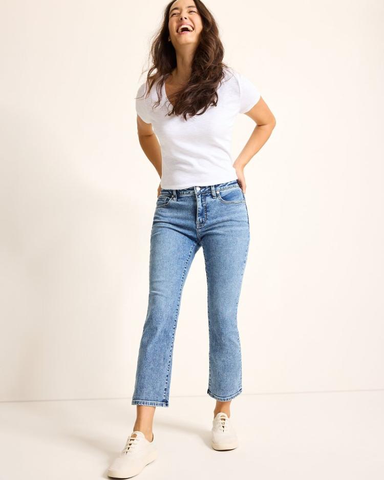 Women Jeans | Tommy Bahama Mid-Rise Cropped Mini Bootcut Jeans Med Azul Wash