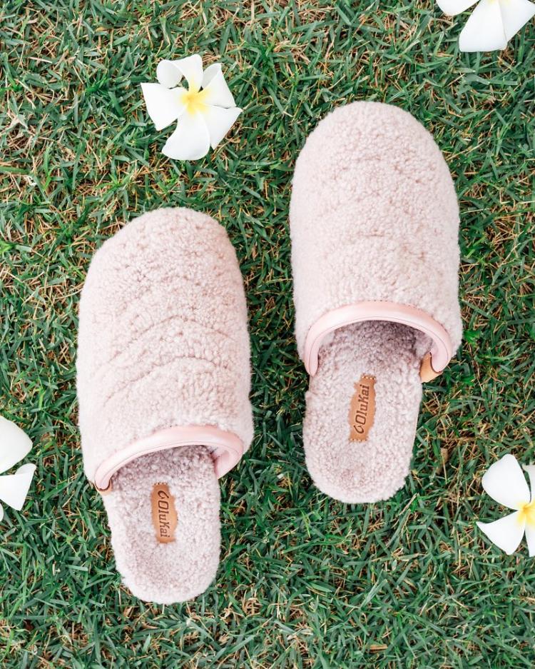 Women Sleepwear | Tommy Bahama OluKai® Pūpū Mua Fuzzy Slippers Pink Sea Salt
