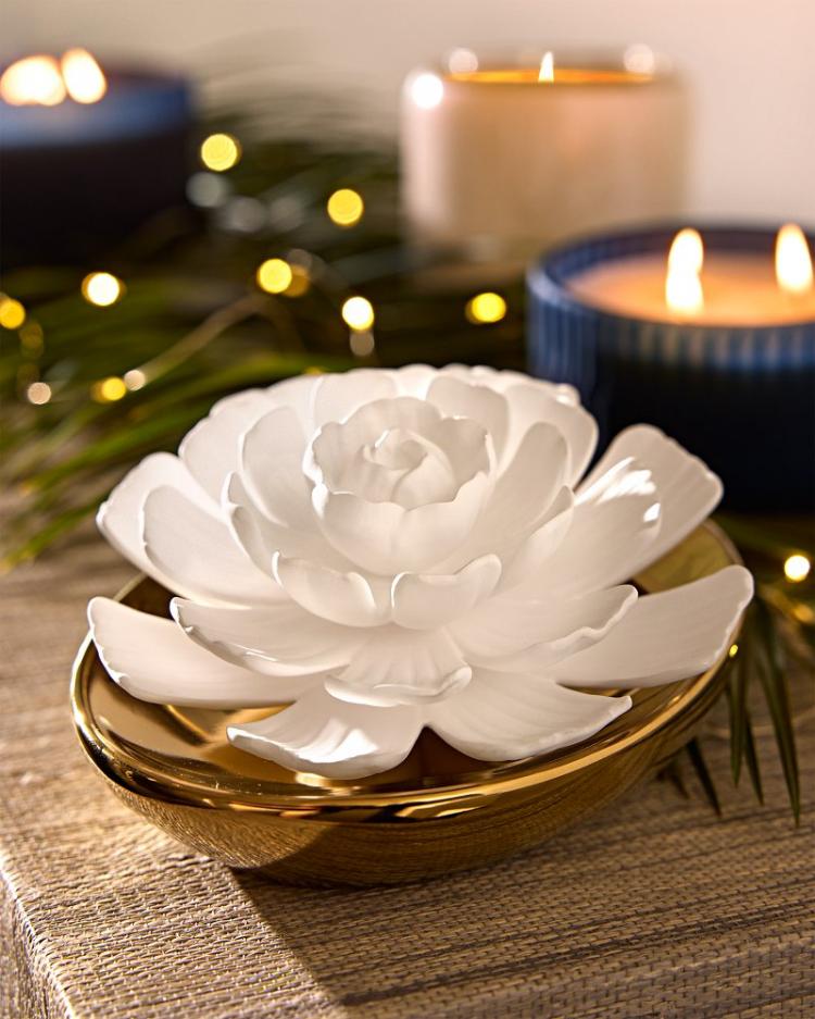 Beach &amp; Home Candles &amp; Diffusers | Tommy Bahama Island Blend Porcelain Flower Diffuser Island Blend