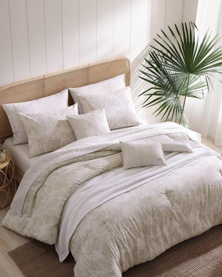 Beach &amp; Home Comforters &amp; Duvets | Tommy Bahama Costa Blanca 5-Piece Full/Queen Comforter Set Beige