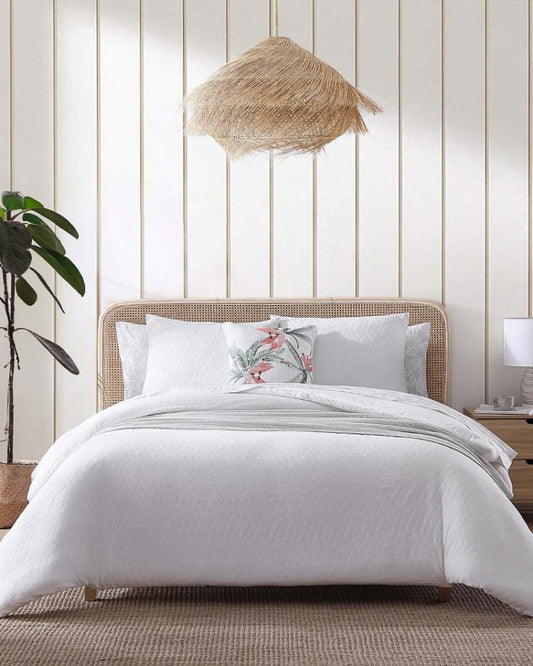 Beach &amp; Home Comforters &amp; Duvets | Tommy Bahama Wicker Woven 3-Piece Full/Queen Comforter Set White