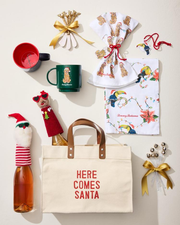 Beach &amp; Home Drinkware &amp; Bar | Tommy Bahama Santa &amp; Mrs. Claus Bottle Topper Set Multicolor