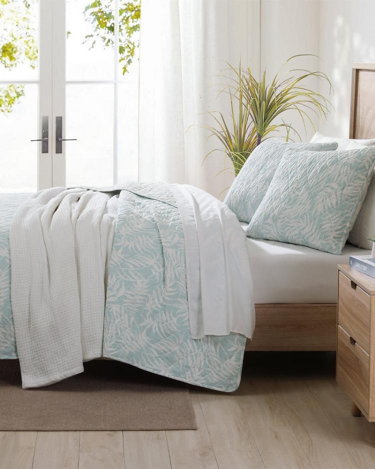 Beach &amp; Home Quilts &amp; Blankets | Tommy Bahama Art Of Palms Reversible 3-Piece King Quilt Set Blue