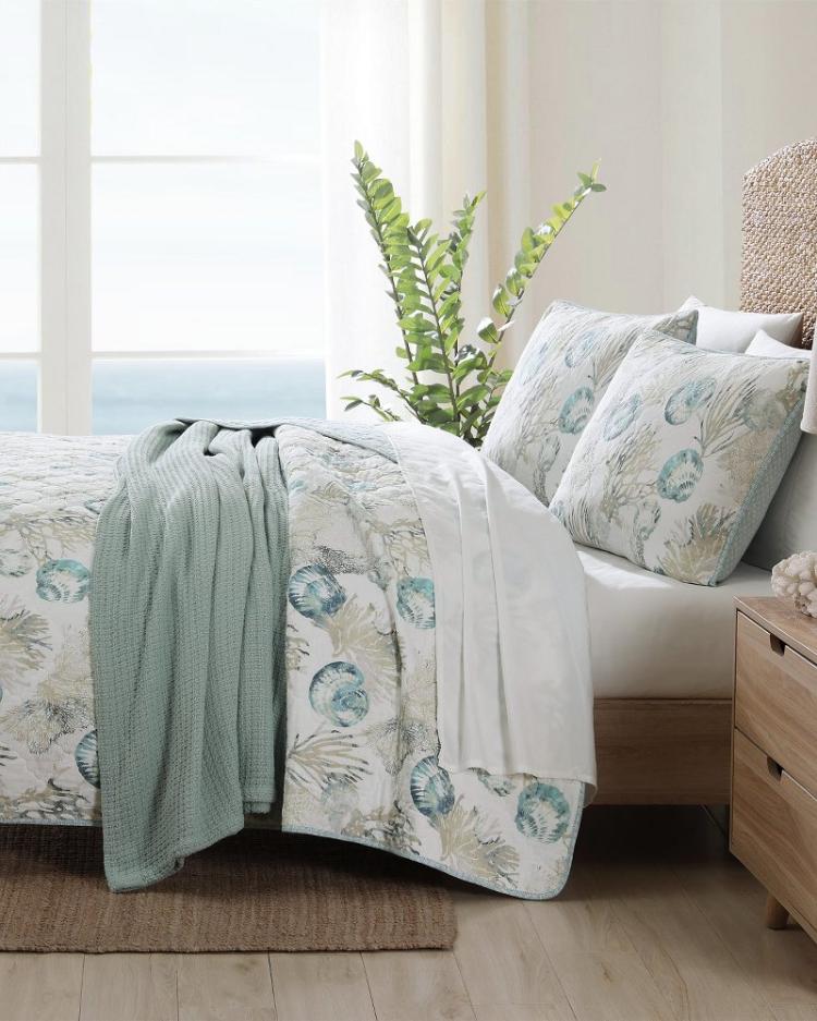 Beach &amp; Home Quilts &amp; Blankets | Tommy Bahama Freeport 3-Piece Full/Queen Quilt Set Blue