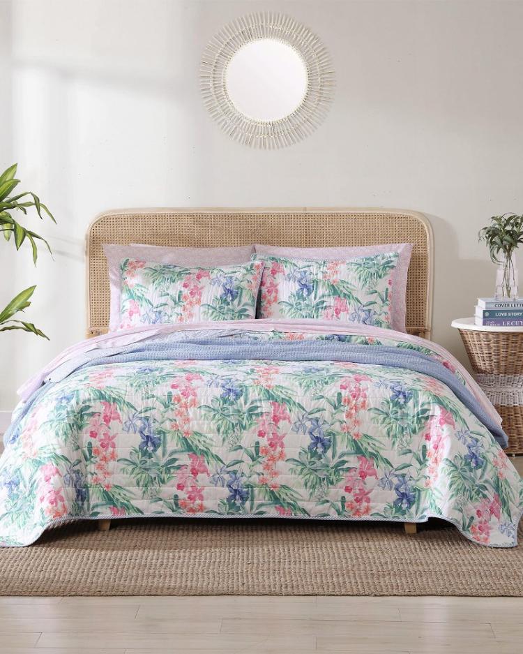 Beach &amp; Home Quilts &amp; Blankets | Tommy Bahama Island Orchid Reversible 3-Piece King Quilt Set White