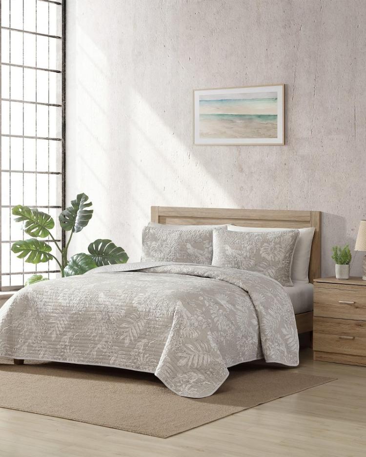 Beach &amp; Home Quilts &amp; Blankets | Tommy Bahama Jungle Toile Reversible 3-Piece Full/Queen Quilt Set Beige