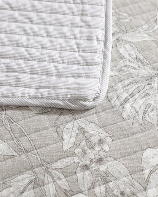 Beach &amp; Home Quilts &amp; Blankets | Tommy Bahama Jungle Toile Reversible 3-Piece King Quilt Set Beige
