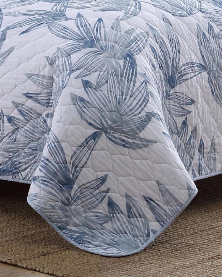 Beach &amp; Home Quilts &amp; Blankets | Tommy Bahama Kayo 3-Piece Full/Queen Quilt Set Blue