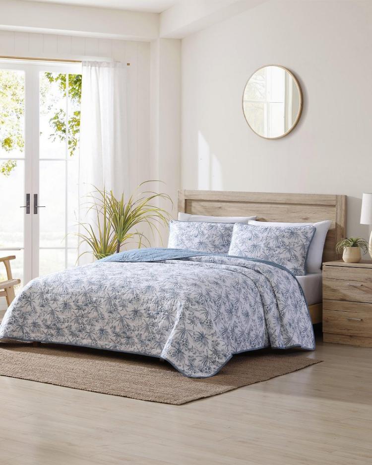 Beach &amp; Home Quilts &amp; Blankets | Tommy Bahama Pen And Ink Palm Reversible 2-Piece Twin Quilt Set Indigo