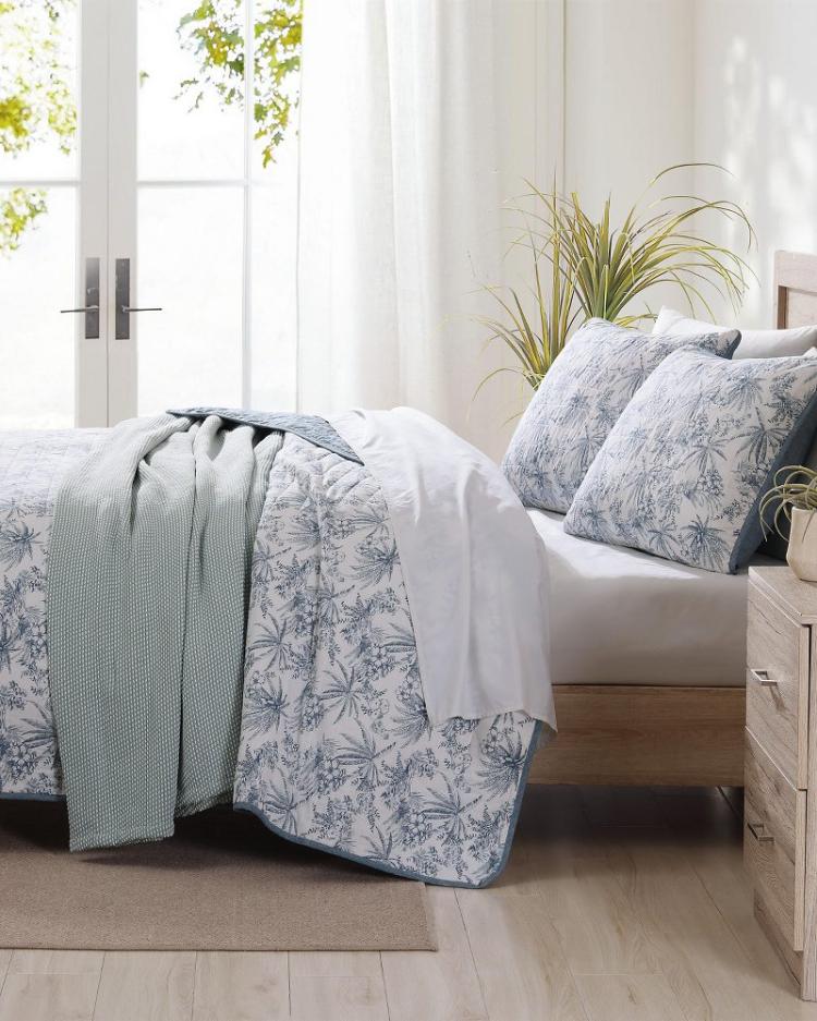 Beach &amp; Home Quilts &amp; Blankets | Tommy Bahama Pen And Ink Palm Reversible 2-Piece Twin Quilt Set Indigo