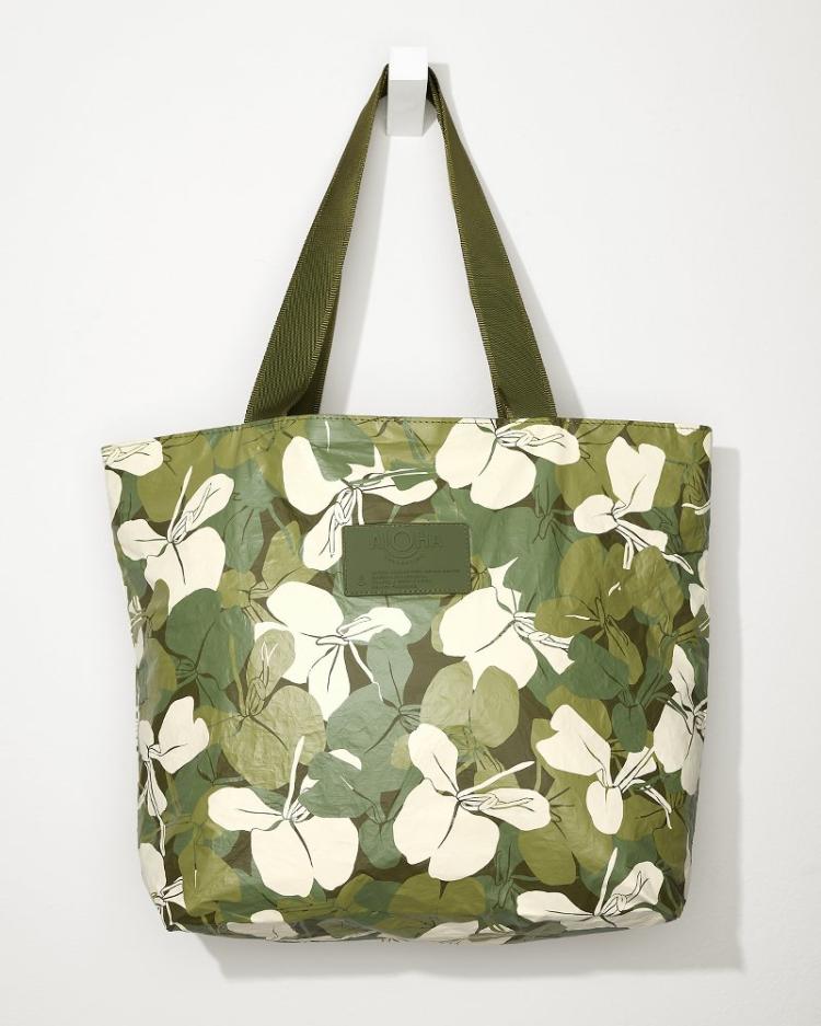 Women/Beach &amp; Home Handbags &amp; Clutches | Tommy Bahama Aloha Collection Ginger Camo Day Tripper Tote Scope/olive