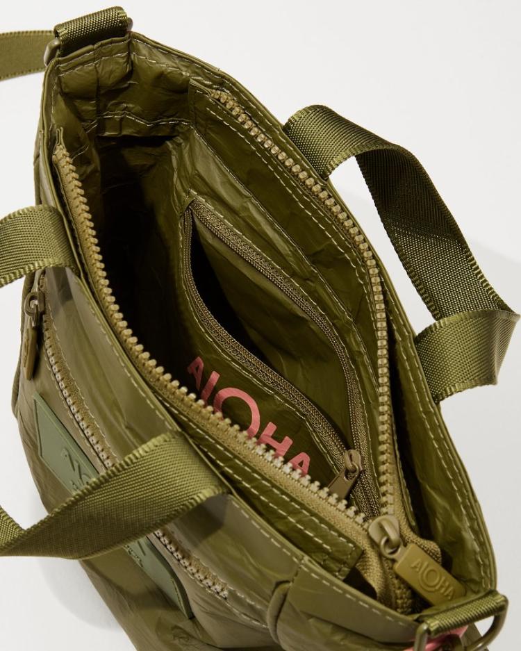Women/Beach &amp; Home Handbags &amp; Clutches | Tommy Bahama Aloha Collection Paumalu Crossbody Bag Olive