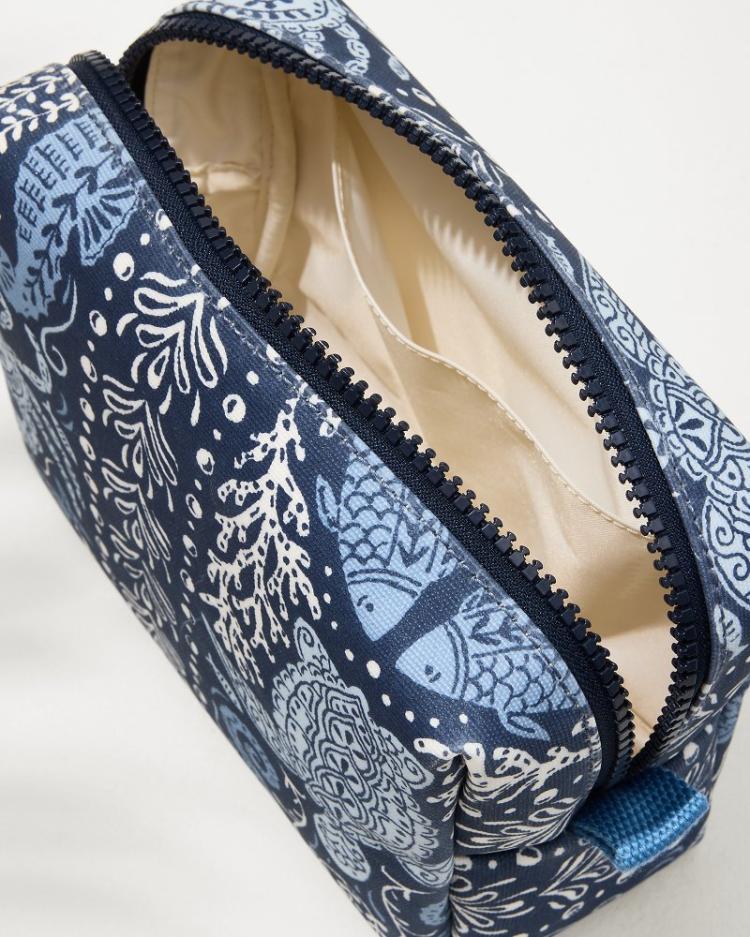 Women/Beach &amp; Home Luggage &amp; Travel | Tommy Bahama Hamilton Sealife Cosmetic Case Sea Life